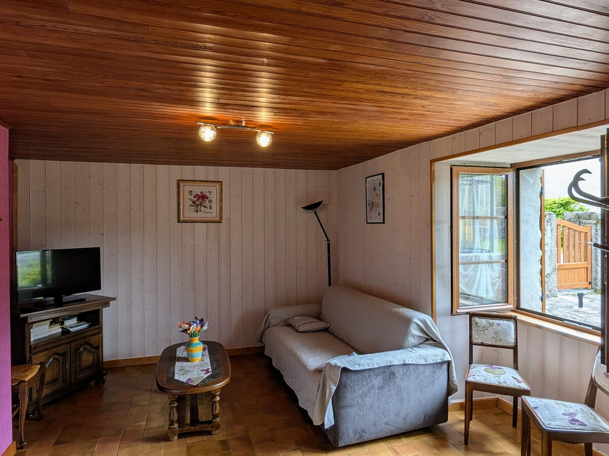 Gîte 8 pers. rénové à Thoras, terrasse et 1200 m² de terrain - Photo 7