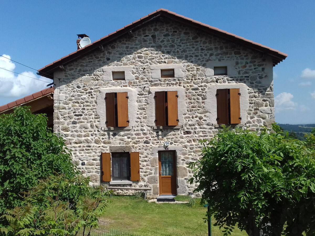 Gîte en pierres, cheminée foyer fermé et jardin clos - Photo 1