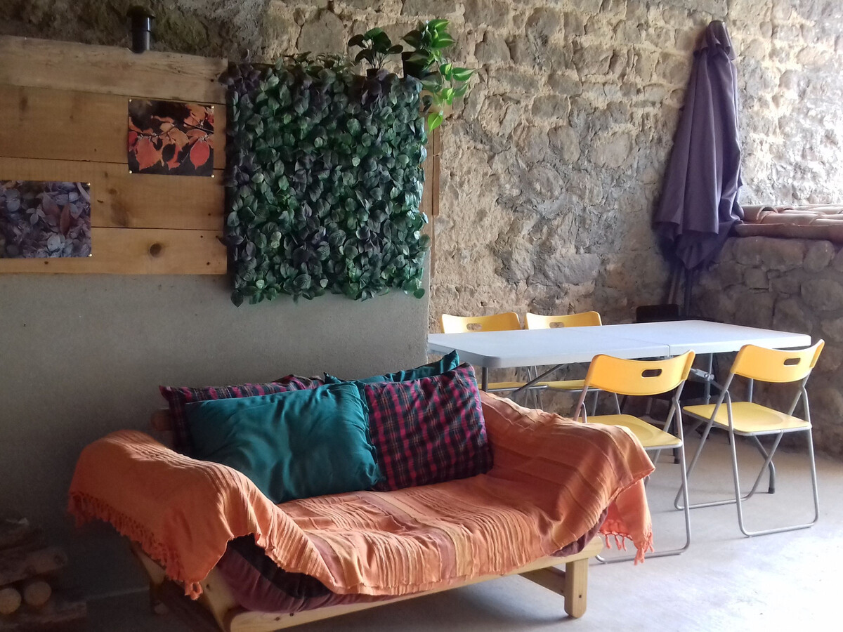 Gîte en pierres, cheminée foyer fermé et jardin clos - Photo 2