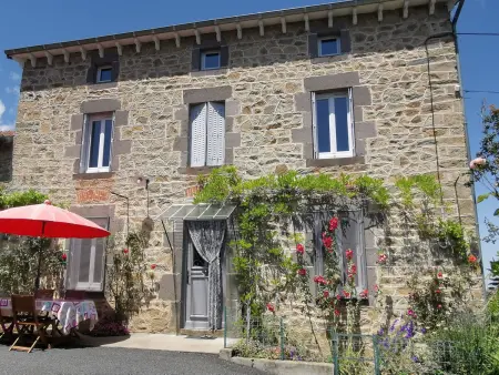 Location gite à Saint Just prés Brioude, Maison de caractère avec jardin, idéale famille, près de Brioude, prox. baignade et ski