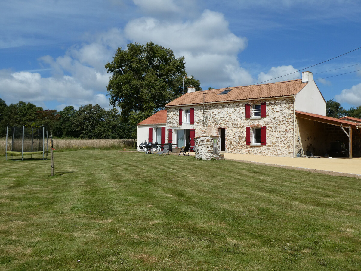 Gîte rural 10 personnes avec terrain 2000 m² et terrasse - Photo 2