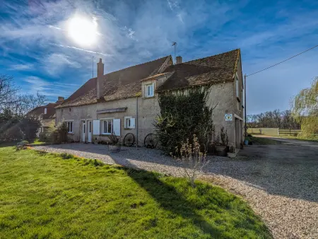 Location gite à Vendœuvres, Charmante maison avec piscine en Brenne – 2 ch, jardin, draps et ménage inclus