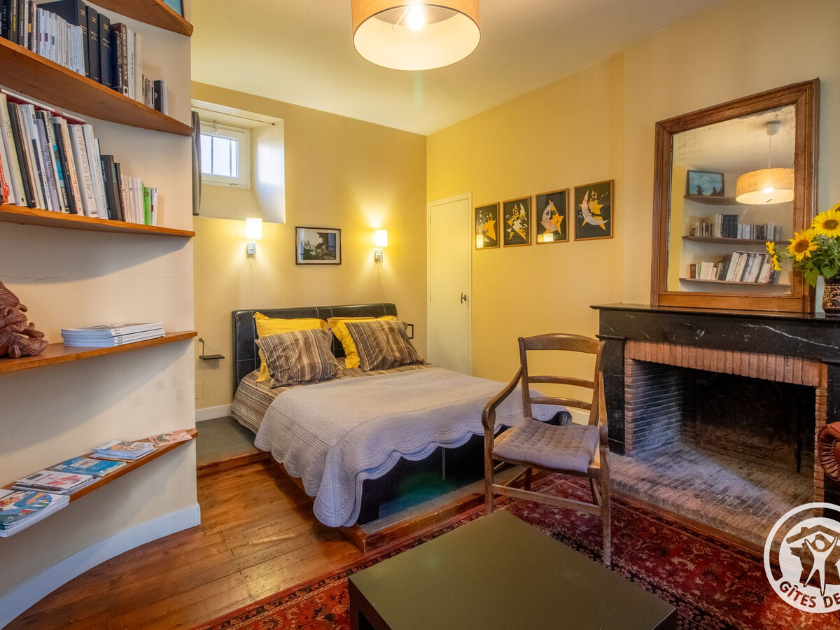 Studio 25 m² centre historique Angers, portail bleu - Photo 1