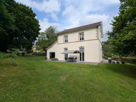 Location gite à Uriménil, Maison de campagne tout confort avec jardin, à 15 min dÉpinal, idéale pour familles et randonneurs