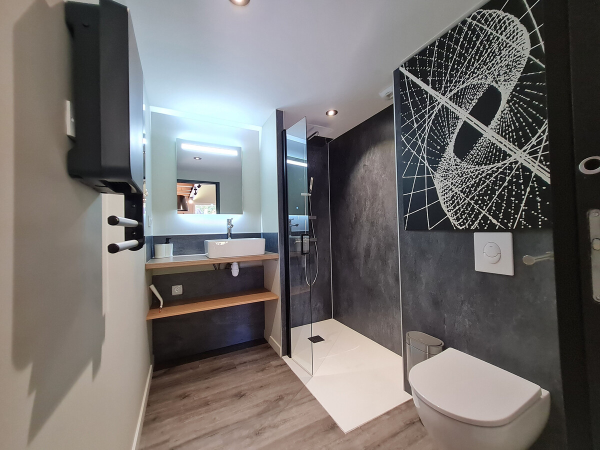 Studio avec mezzanine, cour privée et piscine à Rochetrejoux - Photo 5