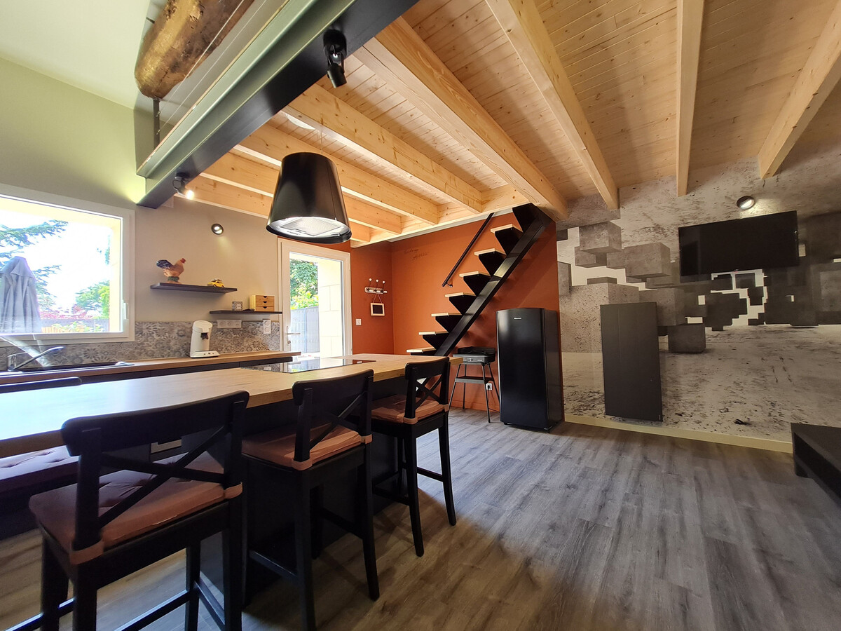 Studio avec mezzanine, cour privée et piscine à Rochetrejoux - Photo 7