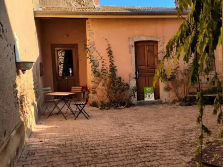 Gîte spacieux de 11 lits avec cour privative dans un village historique calme et pittoresque : photo 13