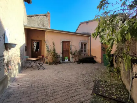 Gîte de Charme avec Cour Privative, Confort Moderne, au Cœur d'un Village Historique : photo 12