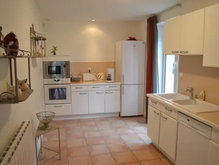 Gîte familial avec piscine chauffée, jardin privé et équipements bébé en pleine propriété viticole. - Photo 2