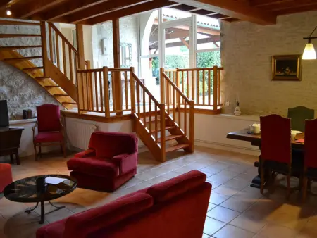 Gîte familial avec piscine chauffée, jardin privé et équipements bébé en pleine propriété viticole. - Photo 5