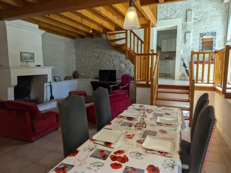 Gîte familial avec piscine chauffée, jardin privé et équipements bébé en pleine propriété viticole. - Photo 9
