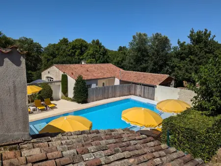 Gîte familial avec piscine chauffée, jardin privé et équipements bébé en pleine propriété viticole. - Photo 14