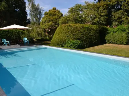 Location gite à Sigloy, Gîte spacieux avec piscine chauffée, wifi et tennis au bord de la Loire