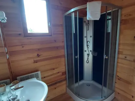 Chalet indépendant avec terrasse à Velle-sur-Moselle : photo 8