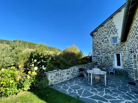 Location gite à Freycenet la Cuche, Gîte de charme avec terrasse, proche sports dhiver, animaux admis