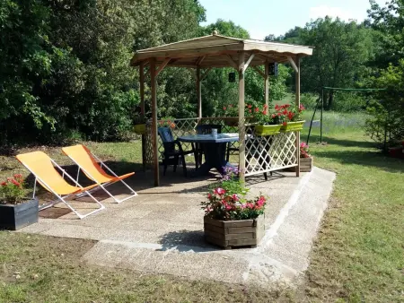 Maison de campagne proche de la Dordogne avec grand jardin et cheminée - Photo 3