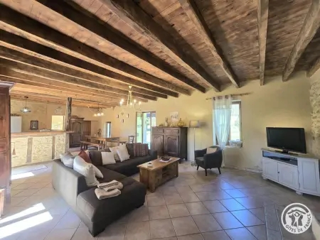 Gîte 6 personnes Lalinde - Maison avec cheminée et grand jardin clos : photo 2