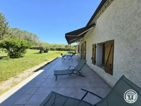 Gîte 6 personnes Lalinde - Maison avec cheminée et grand jardin clos : photo 3