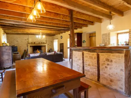 Gîte 6 personnes Lalinde - Maison avec cheminée et grand jardin clos : photo 6