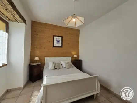 Gîte 6 personnes Lalinde - Maison avec cheminée et grand jardin clos : photo 9