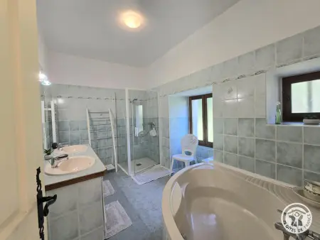 Gîte 6 personnes Lalinde - Maison avec cheminée et grand jardin clos : photo 14
