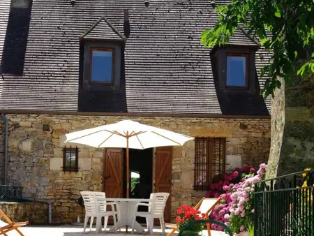 Location gite à Cénac et Saint Julien, Maison Périgordienne avec Jardin près de Sarlat
