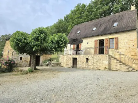 Location gite à Aubas, Charmante maison individuelle avec terrasse et BBQ en Dordogne, animaux acceptés