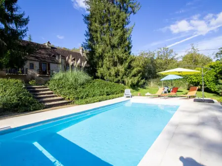 Location gite à Montignac Lascaux, Maison spacieuse à Montignac avec piscine privée et animaux admis