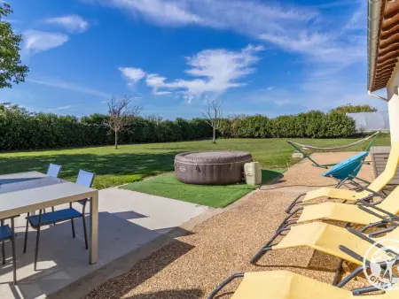 Location gite à Lys Haut Layon, Gîte de charme 4 pers avec spa privatif, terrasse, et équipements complets au cœur dun village viticole