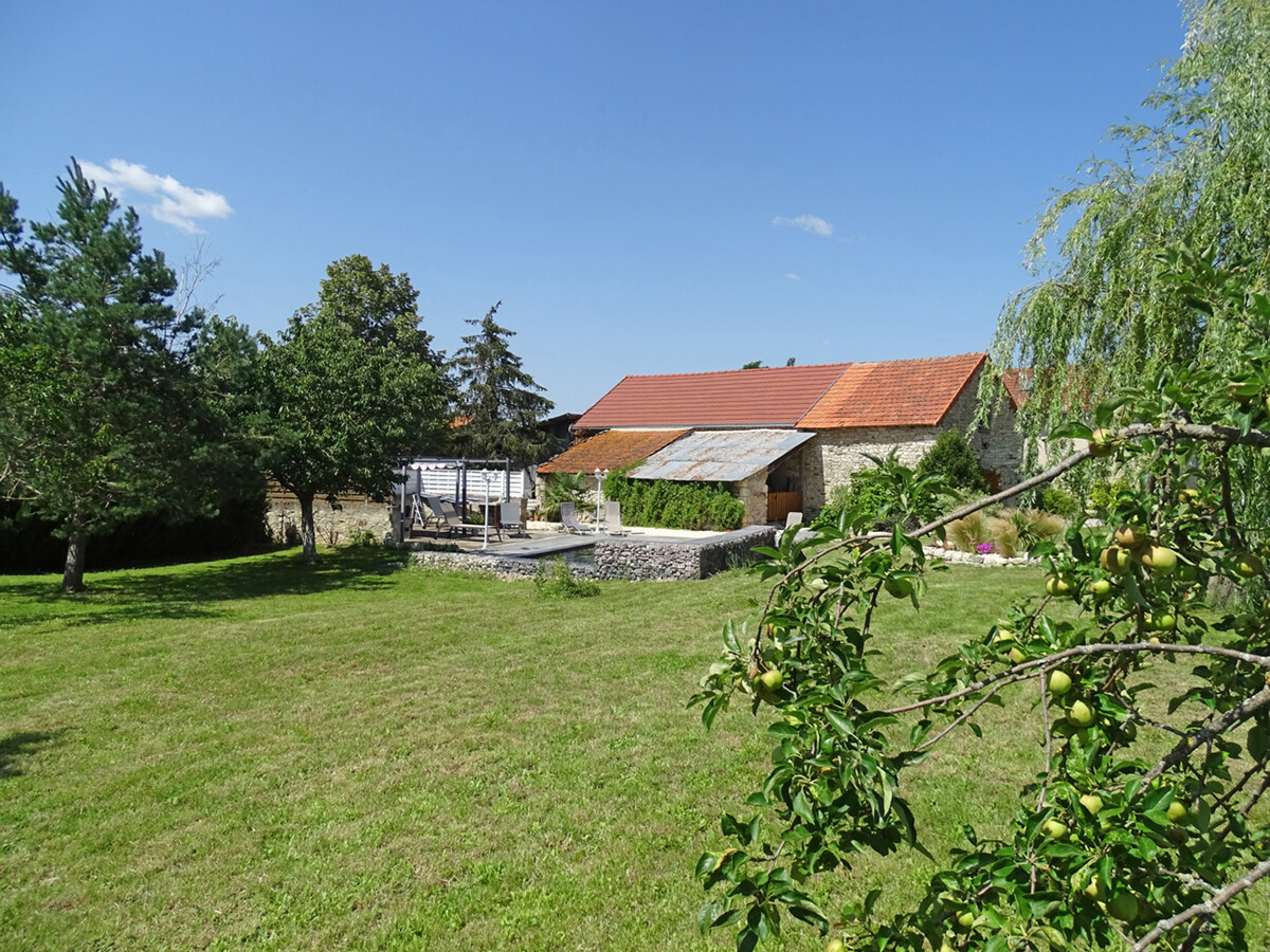 Gîte « Verger du Pas de la Sioule » avec spa et jardin - Photo 25