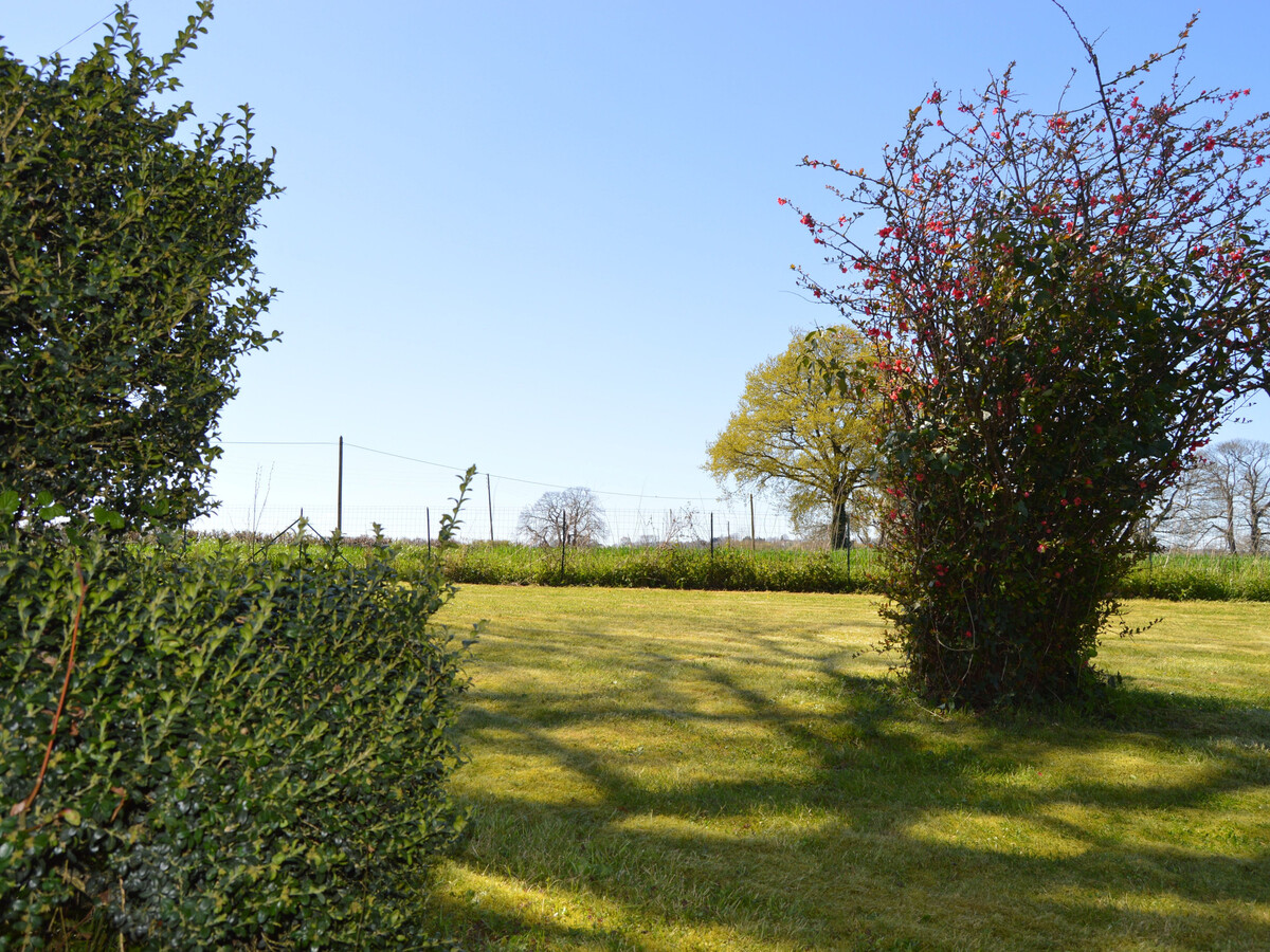 Fermette avec étang privé à Aigurande - Photo 7