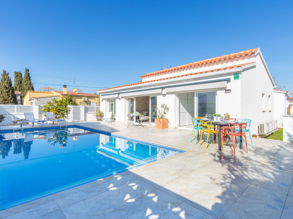 Filisa, maison moderne 3 chambres avec piscine à Empuriabrava - Photo 1