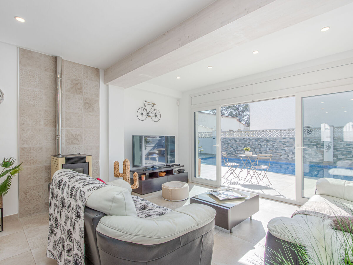 Filisa, maison moderne 3 chambres avec piscine à Empuriabrava - Photo 3