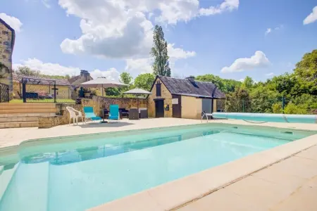 Location maison à JAYAC, Agréable maison de vacances avec piscine privée
