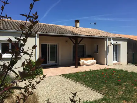 Location maison à Longeville sur Mer, Maison neuve avec jardin, plage à 1.5km, animaux acceptés, équipements familiaux et sportifs