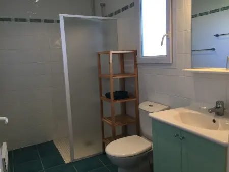 Maison neuve avec jardin, plage à 1.5km, animaux acceptés, équipements familiaux et sportifs - Photo 9