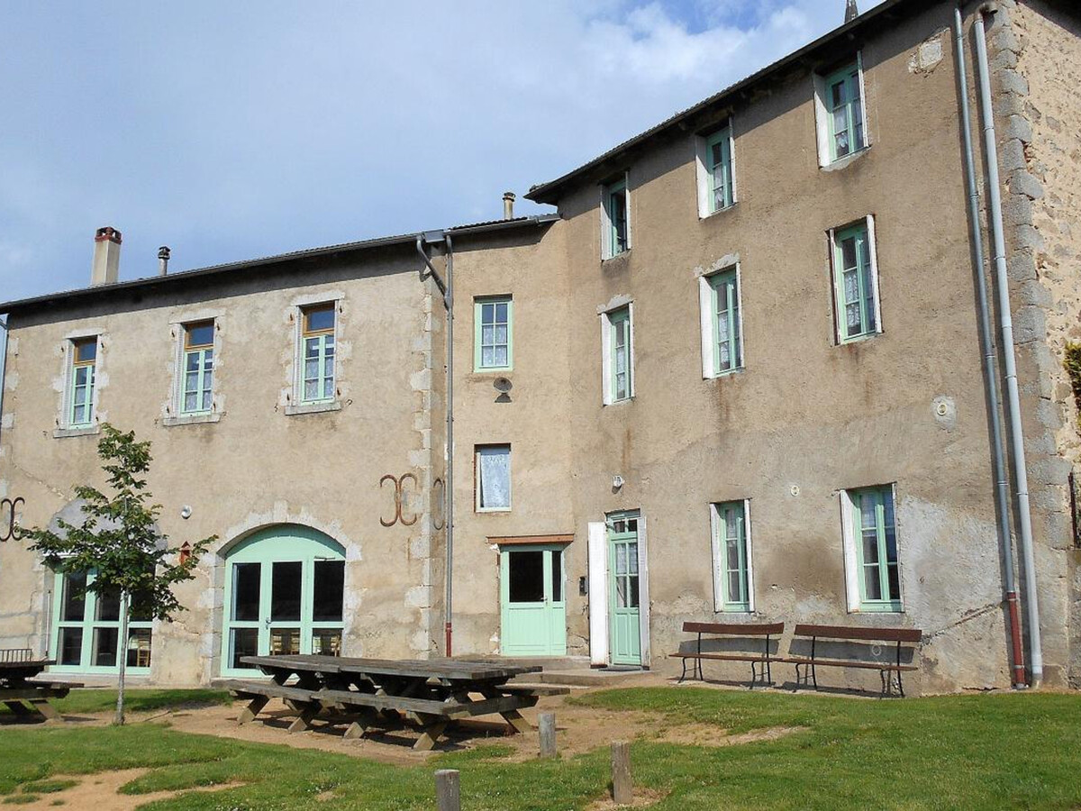 Gîte 14 pers dans ancienne école avec WiFi, animaux OK - Photo 2
