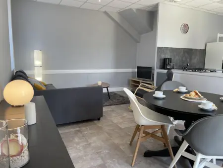 Maison moderne à La Chabanne avec jardin et animaux admis - Photo 3