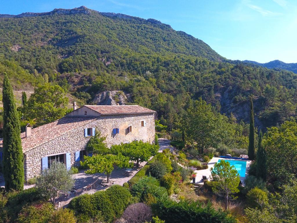 Mas Provençal XVIIIe avec piscine chauffée à Montaulieu - Photo 2