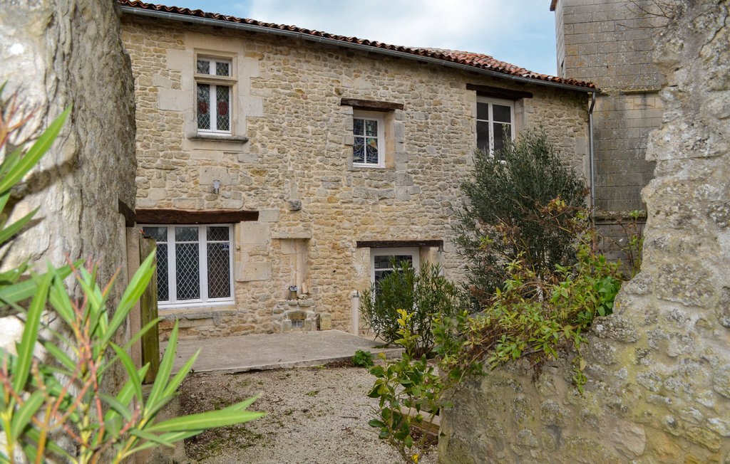 Maison médiévale de 1042 à Saint-Jean-d'Angle - Photo 2