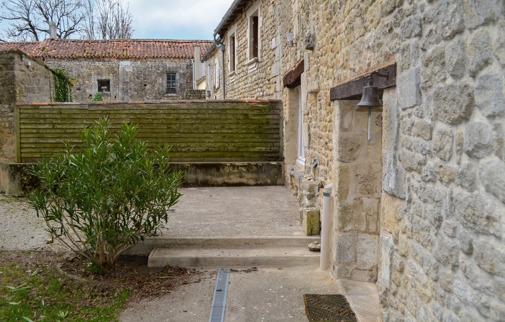 Maison médiévale de 1042 à Saint-Jean-d'Angle - Photo 11