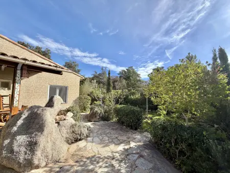 Villa cosy à Santa-Giulia, 30m plage, climatisée, terrasse BBQ, 3 chambres, 5 couchages - Photo 3