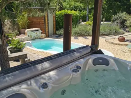Gîte loft 125 m² piscine chauffée et spa en Auvergne : photo 7