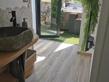 Gîte loft 125 m² piscine chauffée et spa en Auvergne : photo 13