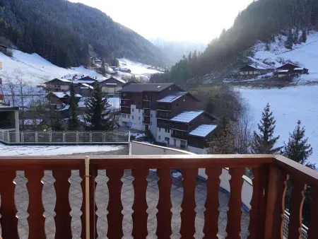Charmant T2 cabine 4 pers, centre-village, proche pistes et commerces, balcon sud, piscine l'été - Photo 9