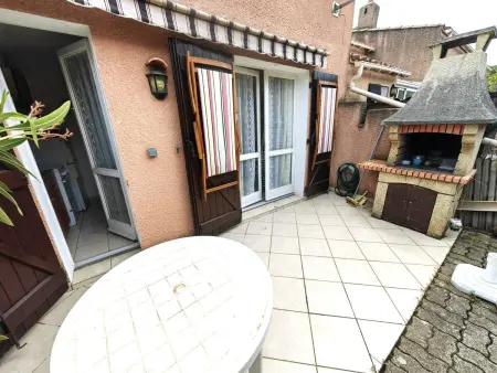 Villa mitoyenne calme avec piscine et parking, proche plage pour 6 personnes - Photo 15