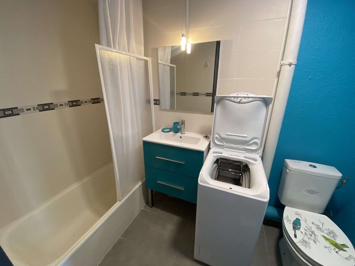 Villa 2 ch au cœur de la pinède, parking et piscine - Photo 8