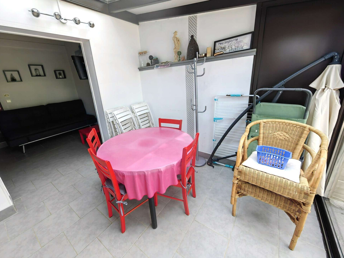 Villa 2 ch au cœur de la pinède, parking et piscine - Photo 9