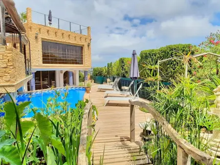 Location villa à Benissa, Villa en bord de mer à Benissa avec piscine privée, jacuzzi et cuisine extérieure !