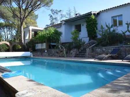 Location villa à Santa Cristina d'Aro, Magnifique Villa Mimosa à Santa Cristina dAro avec Piscine Privée et Proche de la Mer